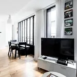 Bright & Renovated 3Bd For 8 Guests In Le Marais!