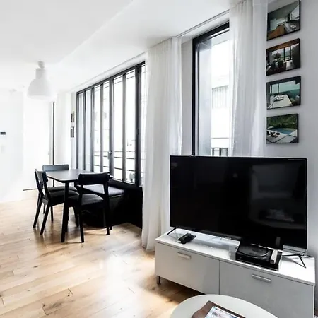 Bright & Renovated 3bd For 8 Guests In Le Marais! Parigi