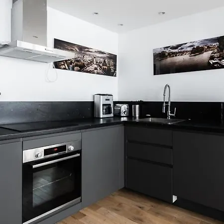 Bright & Renovated 3bd For 8 Guests In Le Marais! Appartamento